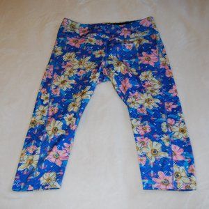 LuLaRoe Jade Capri length work-out leggings